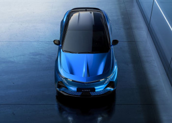 Le sport fastback compact Alpine A390 embarque trois moteurs électriques constituant une transmission intégrale