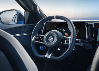 Le sport fastback compact Alpine A390 embarque trois moteurs électriques constituant une transmission intégrale