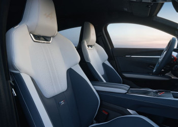 Le sport fastback compact Alpine A390 embarque trois moteurs électriques constituant une transmission intégrale