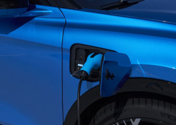 Le sport fastback compact Alpine A390 embarque trois moteurs électriques constituant une transmission intégrale
