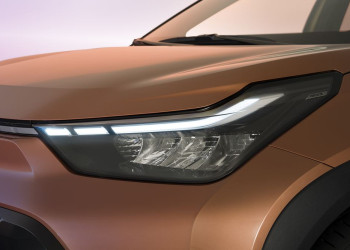Le crossover urbain Toyota Aygo X hybride passe à l'hybride auto-rechargeable