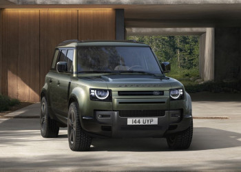 Le Land Rover Defender affiche un design extérieur légèrement revisité
