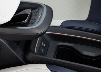 La Nissan Leaf électrique affiche un style fluide de crossover aérodynamique affûté