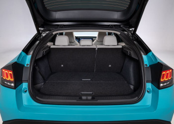 La Nissan Leaf électrique affiche un style fluide de crossover aérodynamique affûté