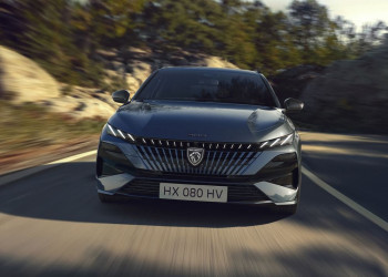 La Peugeot 308 SW bénéficie d'une face avant renouvelée éclairée