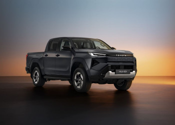 La neuvième génération du pick-up Toyota Hilux Double Cabine passe à l'électrique