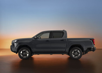La neuvième génération du pick-up Toyota Hilux Double Cabine passe à l'électrique