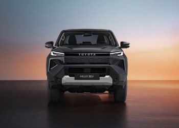 La neuvième génération du pick-up Toyota Hilux Double Cabine passe à l'électrique