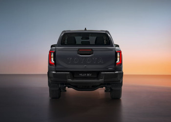 La neuvième génération du pick-up Toyota Hilux Double Cabine passe à l'électrique