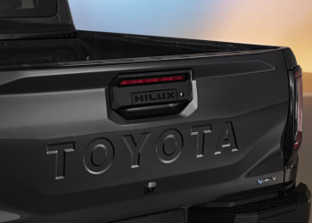 La neuvième génération du pick-up Toyota Hilux Double Cabine passe à l'électrique