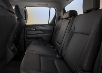 La neuvième génération du pick-up Toyota Hilux Double Cabine passe à l'électrique