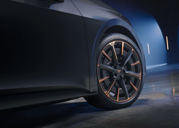 La Cupra Born électrique restylée affiche un design percutant