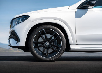 Le Mercedes-Benz GLE Coupé affiche une ligne dynamique avec des vitres latérales allongées