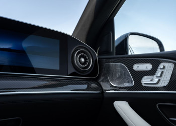 Le Mercedes-Benz GLE Coupé affiche une ligne dynamique avec des vitres latérales allongées