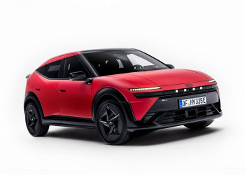 La petite berline polyvalente électrique Hyundai Ioniq 3 adopte une silhouette aérodynamique