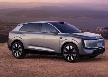 L'AUDI E7X électrique affiche une silhouette imposante de grand SUV