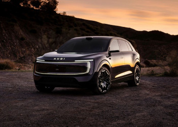 L'AUDI E7X électrique affiche une silhouette imposante de grand SUV