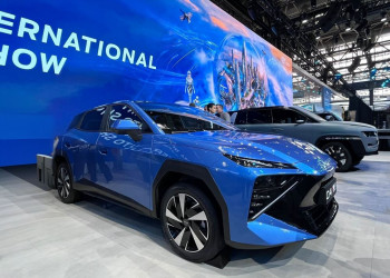 Le crossover compact Omoda 4 se distingue par ses lignes tranchées