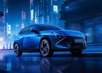 Le crossover compact Omoda 4 se distingue par ses lignes tranchées