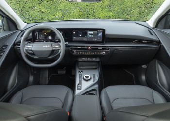 Le Kia Niro hybride restylé arbore une signature lumineuse verticale