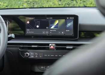 Le Kia Niro hybride restylé arbore une signature lumineuse verticale