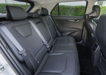 Le Kia Niro hybride restylé arbore une signature lumineuse verticale