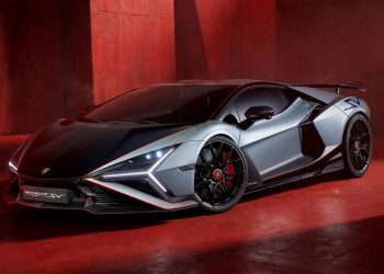La Lamborghini Revuelto SV à moteur V12 hybride développe 1 065 ch