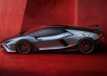 La Lamborghini Revuelto SV à moteur V12 hybride développe 1 065 ch