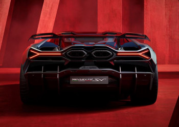 La Lamborghini Revuelto SV à moteur V12 hybride développe 1 065 ch