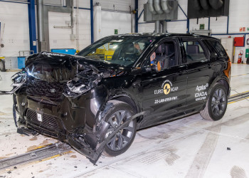 Le grand SUV Land Rover Discovery Sport obtient cinq étoiles aux crash-tests Euro NCAP 2022