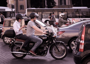 L'expérimentation de la circulation inter-files pour les deux-roues et trois-roues motorisés prolongée