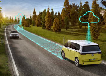 Le système Travel Assist avec intelligence collective Volkswagen assure les changements de voie