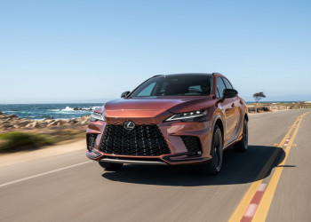 La transmission intégrale Direct4 de Lexus utilise un moteur électrique et un onduleur séparés