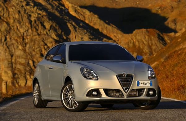 Découvrez l'Alfa Roméo Giulietta de l'intérieur - Specialist Auto