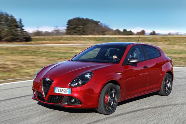 ALFA ROMEO Giulietta - Synthèse - Une élégante compacte aux pulsions  sportives 