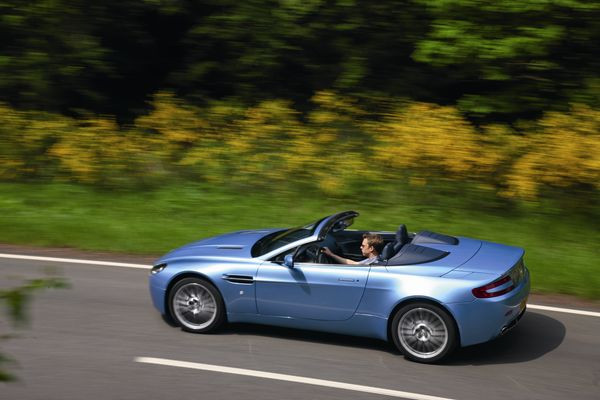 ASTON MARTIN Vantage Roadster
