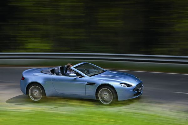 ASTON MARTIN Vantage Roadster