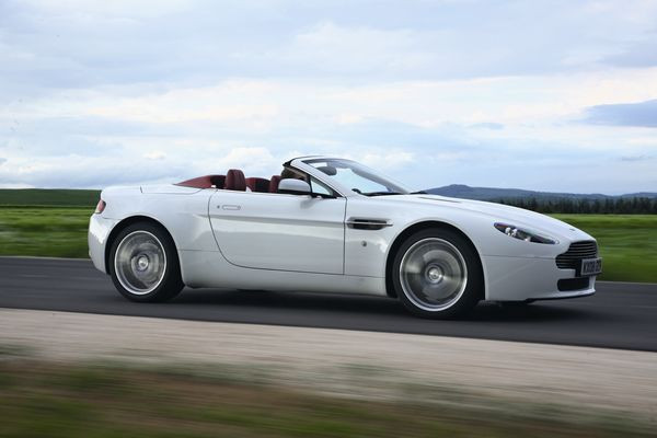 ASTON MARTIN Vantage Roadster
