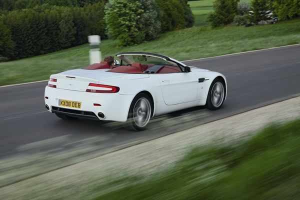ASTON MARTIN Vantage Roadster