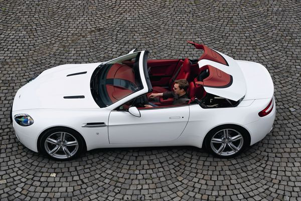 ASTON MARTIN Vantage Roadster