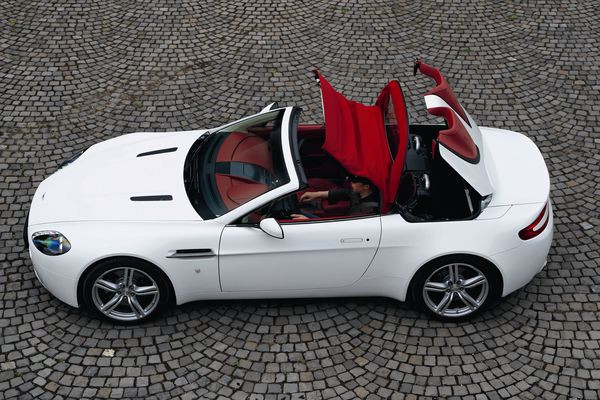 ASTON MARTIN Vantage Roadster
