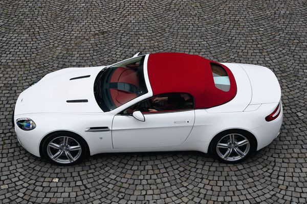 ASTON MARTIN Vantage Roadster