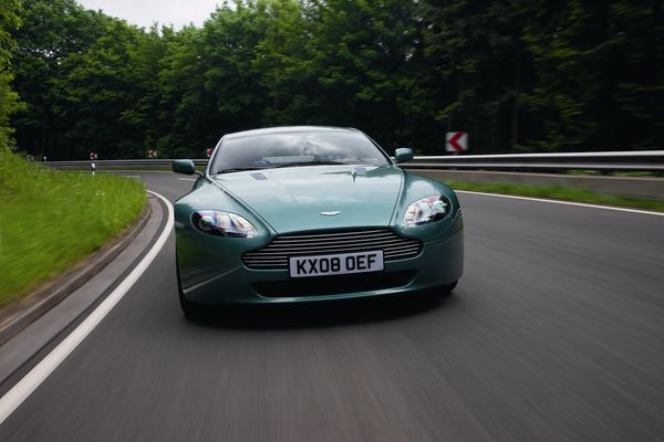 ASTON MARTIN Vantage