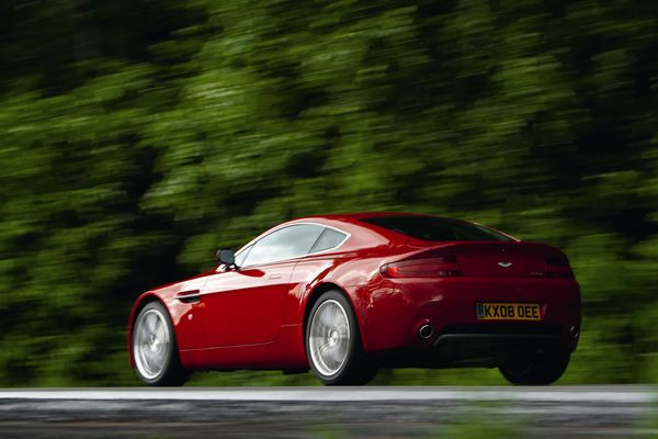 ASTON MARTIN Vantage