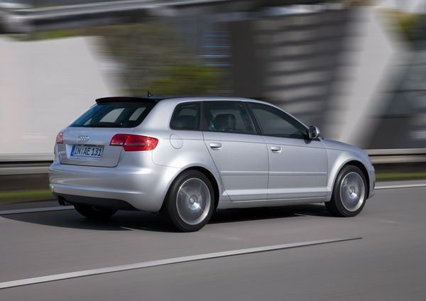 Audi A3 8P Sportback Ambition Luxe 2.0 TFSI 200CH Éthanol - Voitures