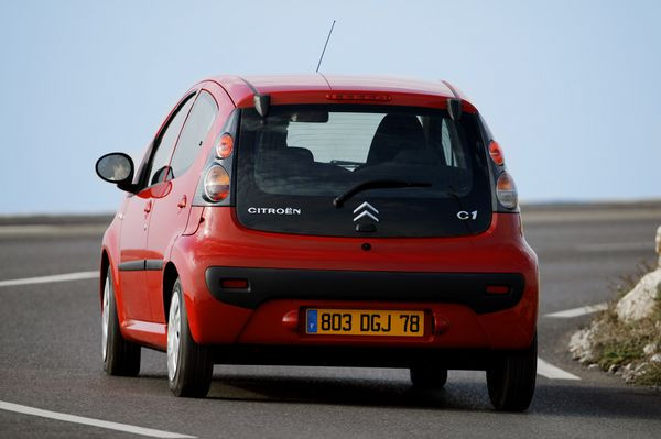 Vous trouverez une Citroen C1 Bâche sur