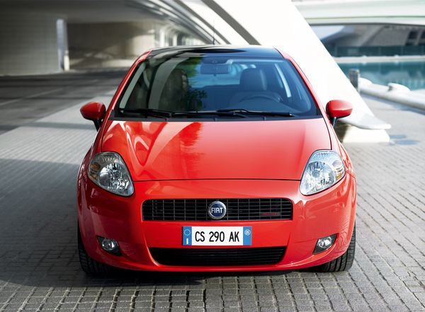 FIAT Grande Punto Cult 3 portes - Présentation - Une citadine 3 portes bien  équipée au prix compétitif 