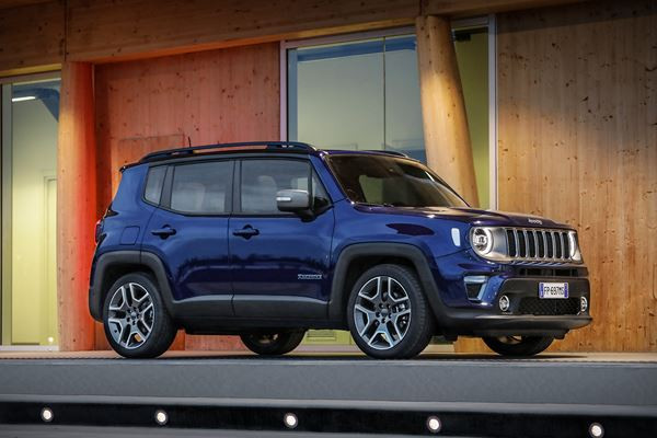 Location avec option d’achat 49 mois et 40 000 km Jeep Renegade Longitude 1.5 Turbo T4 130 ch BVR7 e-Hybrid avec un 1er loyer de 4 300 € puis 48 loyers de 199 €