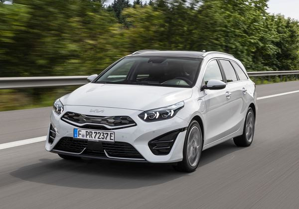 LLD 49 mois et 40 000 km Kia Ceed SW Motion 1.6 L essence GDi 105 ch ISG / Electrique 60,5 ch DTC6 avec un 1er loyer majoré de 6 200 € puis 48 loyers de 417 €