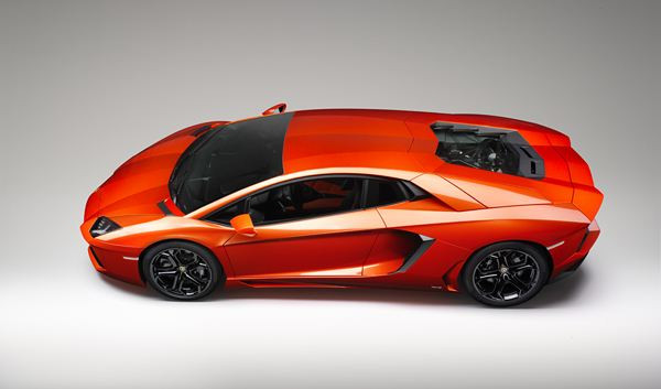 LAMBORGHINI Aventador